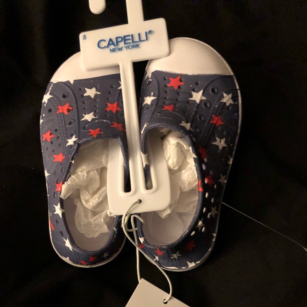 Capelli kids unisex water shoes size 5